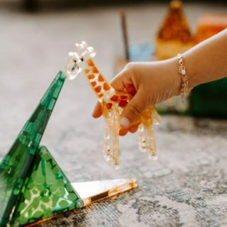 MAGNA TILES - MAGNETICKÉ STAVEBNICE 👐 POSTAVTE SI SVŮJ VLASTNÍ SVĚT Značka Magna Tiles je oblíbeným výrobcem magnetických...